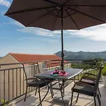 Mountain House With Sea View Dom wakacyjny Mlini