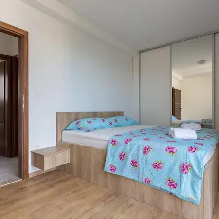 Mountain House With Sea View *