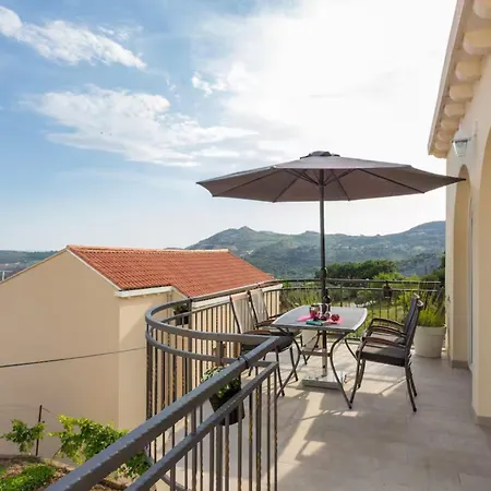 Dom wakacyjny Mountain House With Sea View *