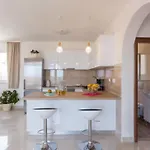 Mountain House With Sea View 米利尼