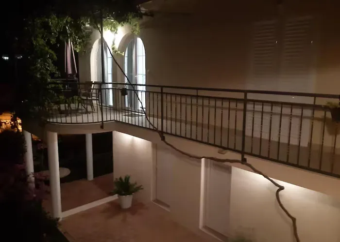 بيت للعطل Mountain House With Sea View مْليني