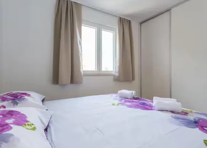 Mountain House With Sea View بيت للعطل