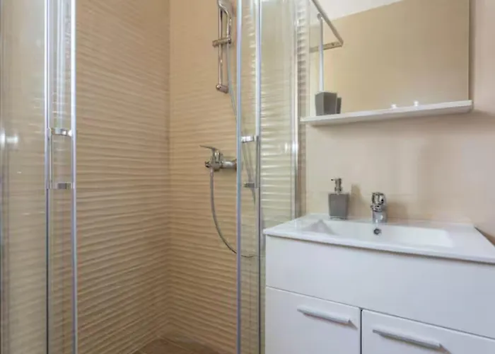 بيت للعطل Mountain House With Sea View مْليني