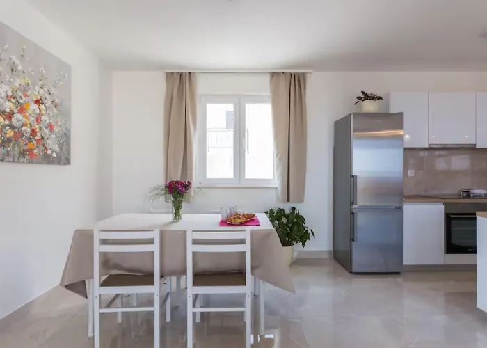 بيت للعطل Mountain House With Sea View