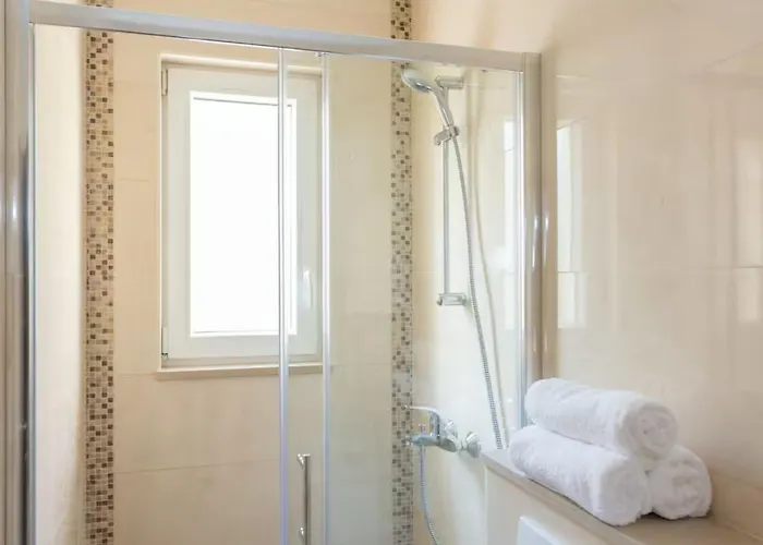 Mountain House With Sea View بيت للعطل