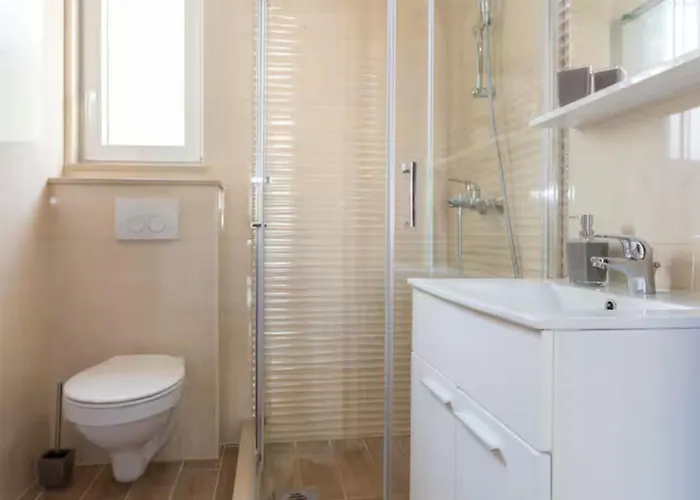 Mountain House With Sea View بيت للعطل *