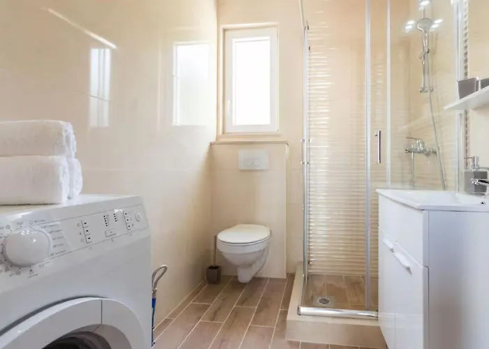 Mountain House With Sea View مْليني